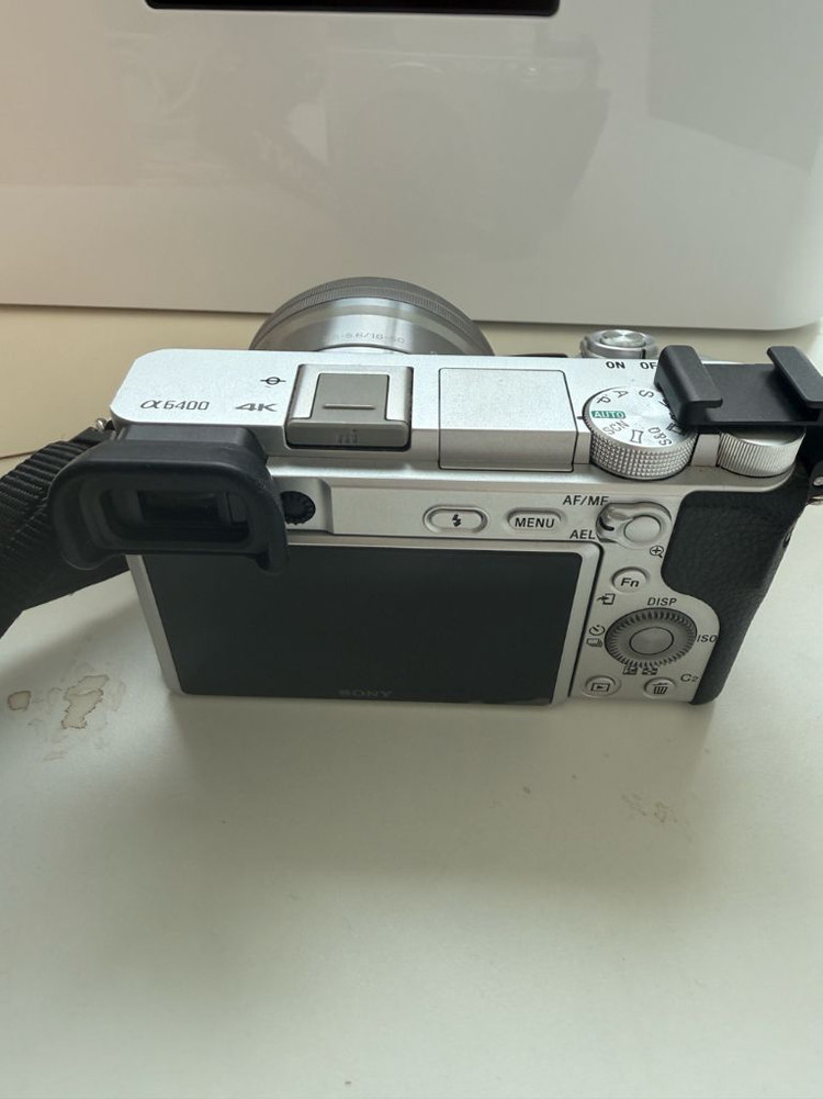 소니 알파 a6400 실버 미러리스 카메라 이미지