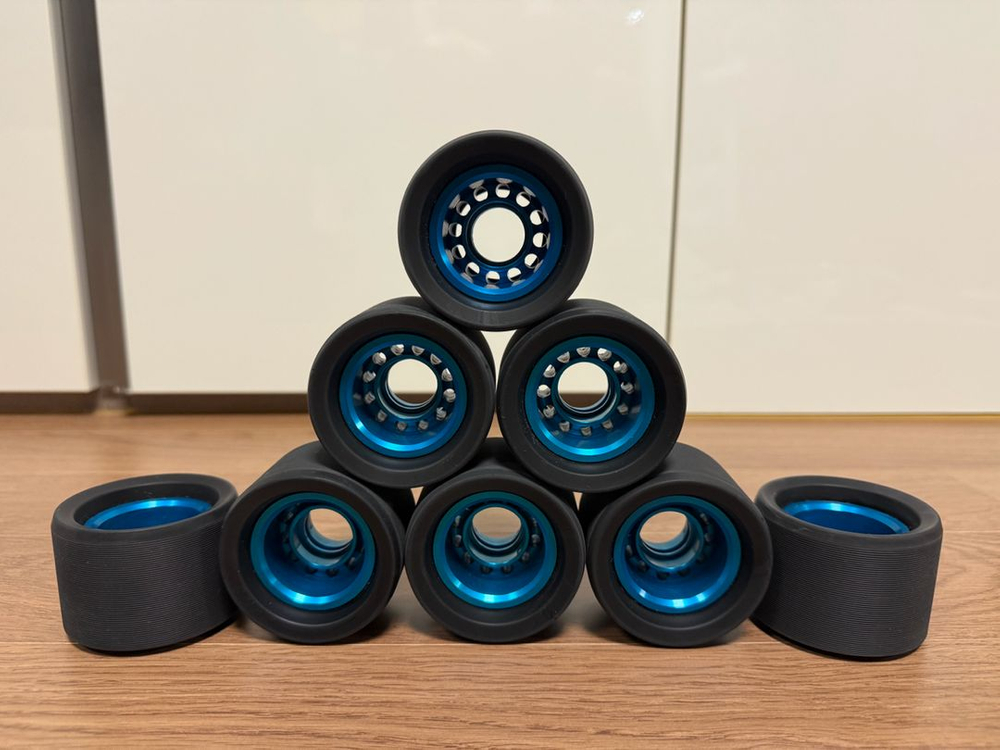 코리타이어&JG 블루 아노다이징 허브 62*42mm 96A 판매합니다. 이미지