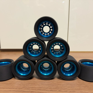 코리타이어&JG 블루 아노다이징 허브 62*42mm 96A 판매합니다. 이미지