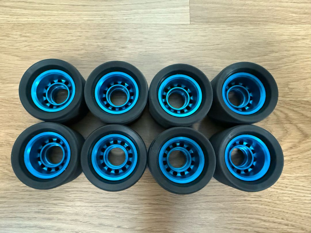 코리타이어&JG 블루 아노다이징 허브 62*42mm 96A 판매합니다. 이미지