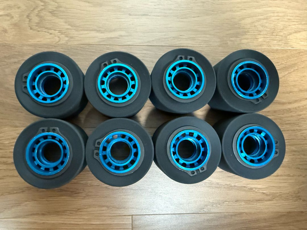 코리타이어&JG 블루 아노다이징 허브 62*42mm 96A 판매합니다. 이미지