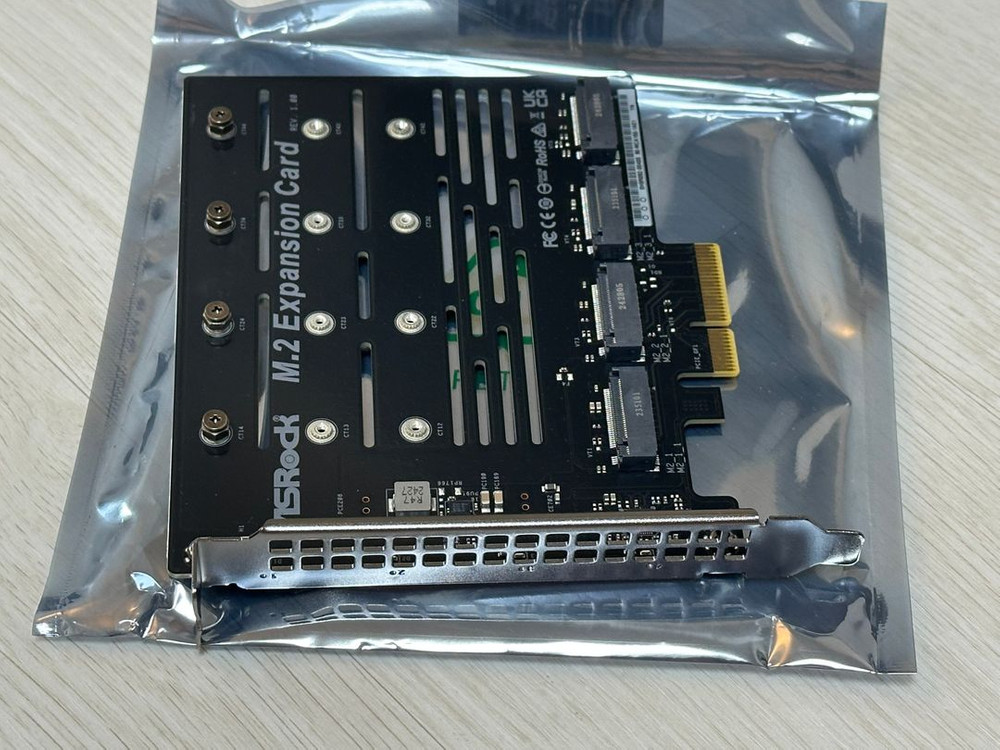 ASRock M.2 Expansion Card 4슬롯 NVMe 확장카드 판매합니다. 이미지