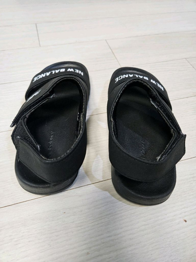 (택포) 뉴발란스 아동 샌들 블랙 200 이미지