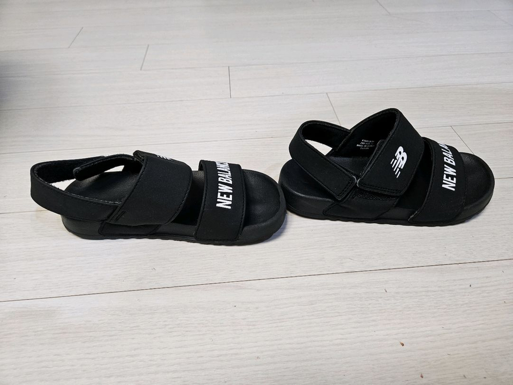 (택포) 뉴발란스 아동 샌들 블랙 200 이미지