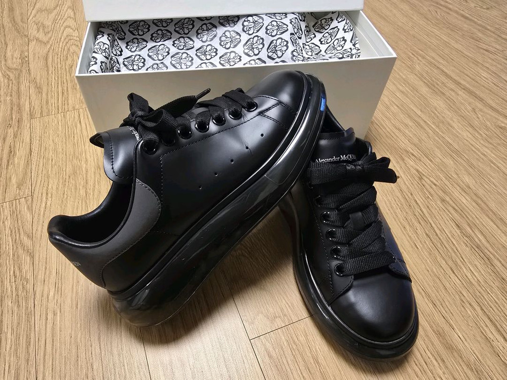 ALEXANDER MCQUEEN(알렉산더 맥퀸)오버솔 스니커즈 이미지
