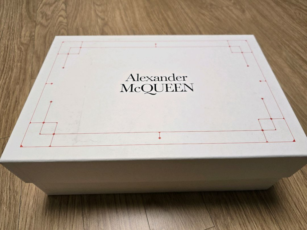 ALEXANDER MCQUEEN(알렉산더 맥퀸)오버솔 스니커즈 이미지