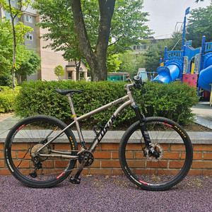 룩손티타늄 s-class L9100 xt24단 27.5인치자전거 팝니다. 이미지
