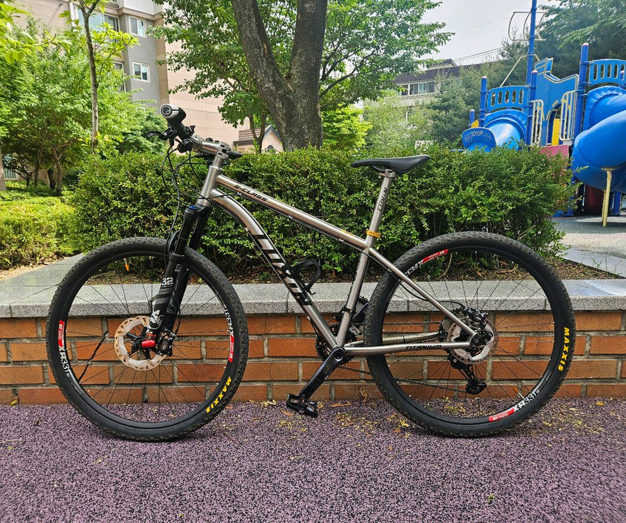룩손티타늄 s-class L9100 xt24단 27.5인치자전거 팝니다. 이미지