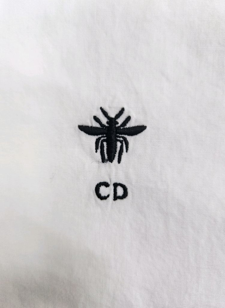 [파격가 여성] 디올 CD 꿀벌자수 반팔 셔츠 36사이즈 루이비통 샤넬 구찌 펜디 프라다 에르메스 몽클레어 톰브라운 이미지