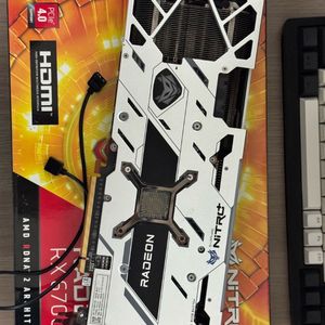 라데온 RX 6700XT 그래픽카드 이미지