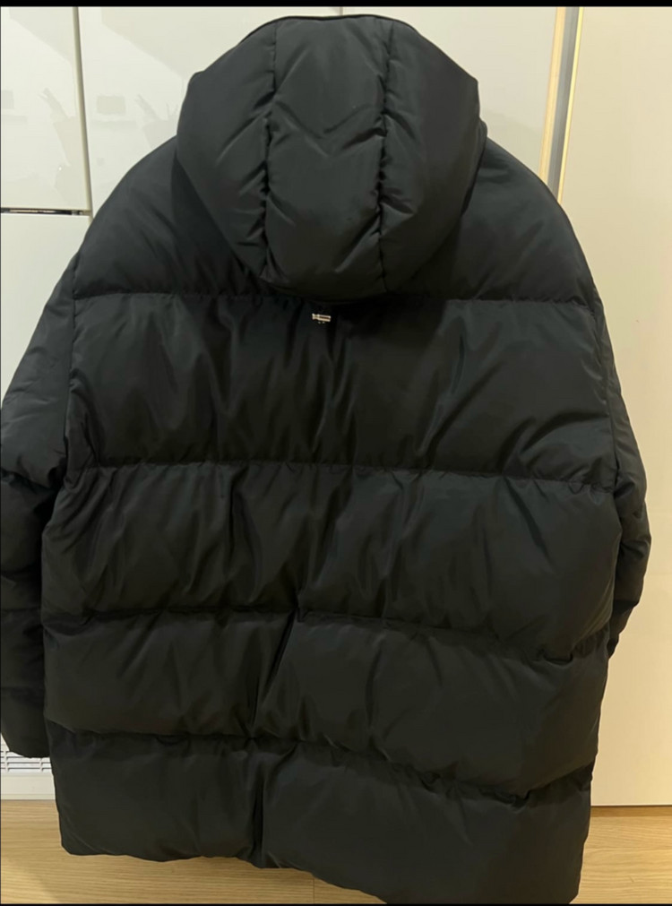 24fw 프라다 리나일론 구스다운 패딩 110 (새상품급) 이미지