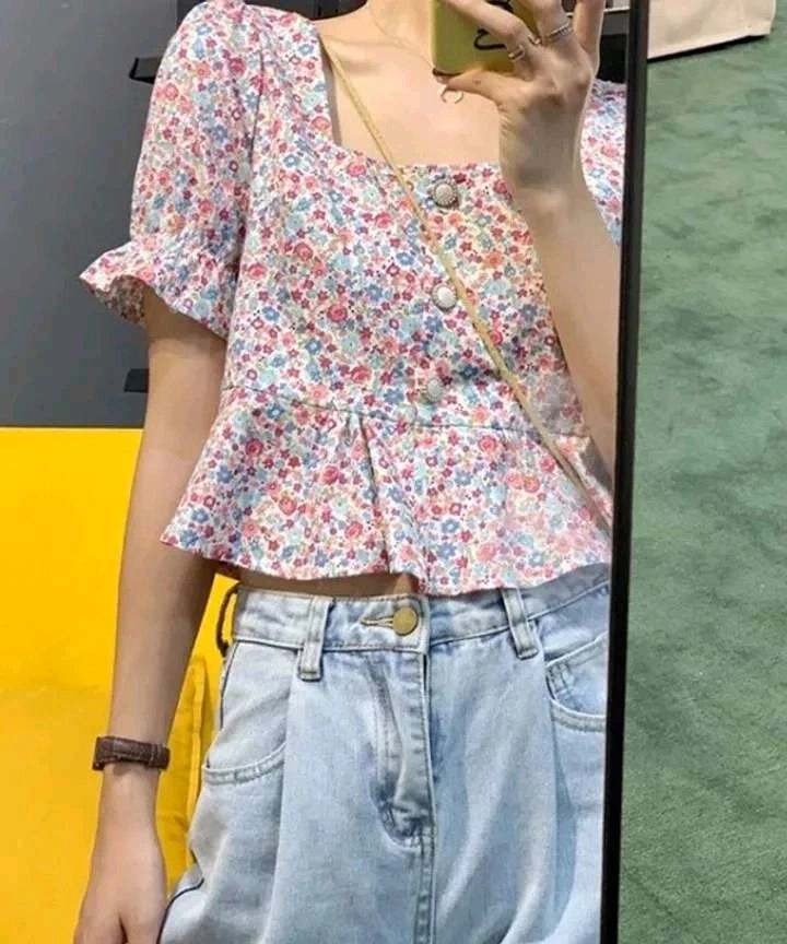 플라워패턴 스퀘어넥 퍼프소매 페플럼 블라우스 마쥬 산드로 도엔 가니 한섬 이미지