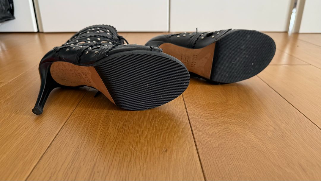 STUART WEITZMAN 스튜어트 위츠만 블랙 컷아웃 레이스업 힐 이미지