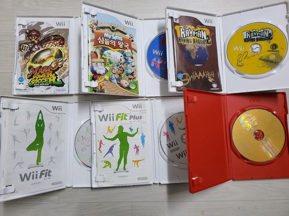 닌텐도 Wii 위 게임 타이틀 마리오파워사커, 심들의왕국, 레이맨엽기토끼2, 위핏 이미지