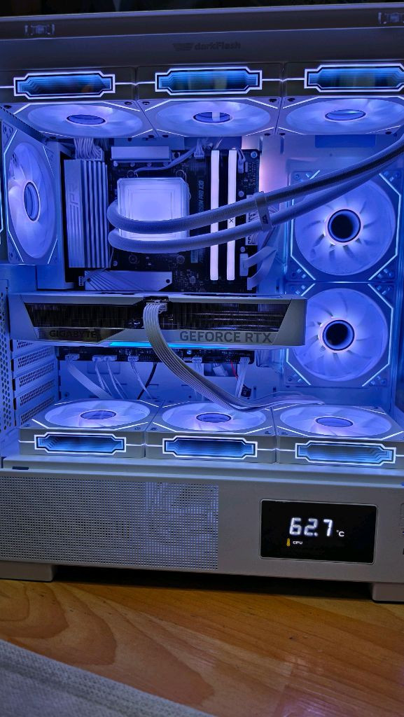 라이젠 7800x3d rtx5070 컴퓨터 본체 이미지