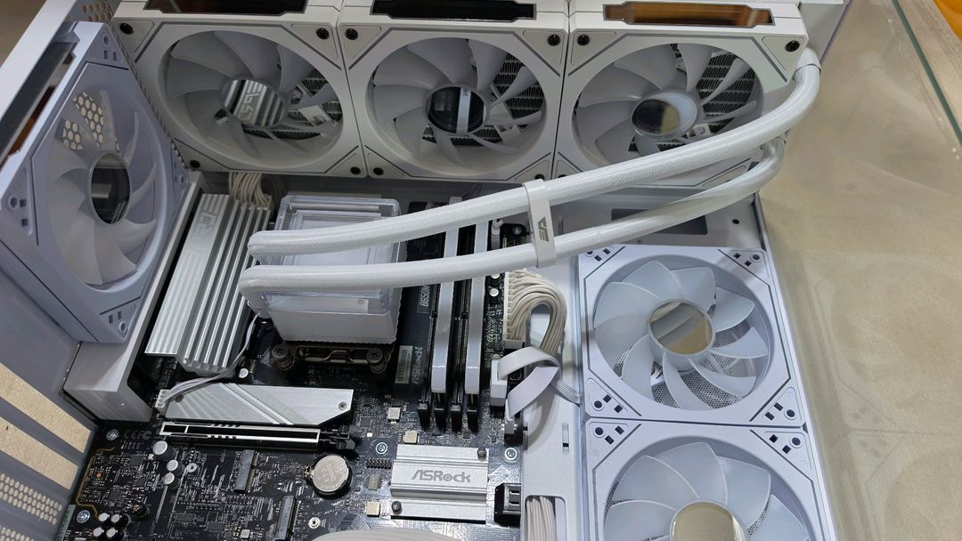 라이젠 7800x3d rtx5070 컴퓨터 본체 이미지