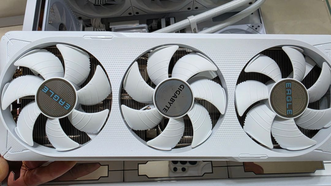 라이젠 7800x3d rtx5070 컴퓨터 본체 이미지
