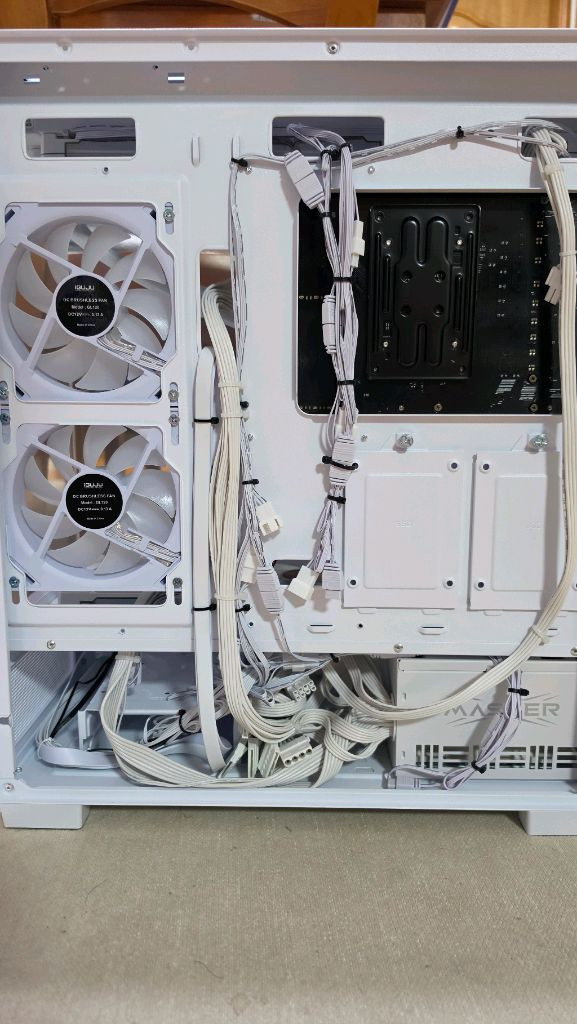 라이젠 7800x3d rtx5070 컴퓨터 본체 이미지