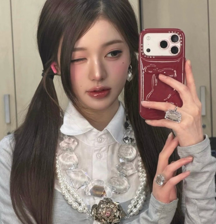 [새상품] 케이스티파이 필로우케이스 루비 아이폰 17프로 이미지