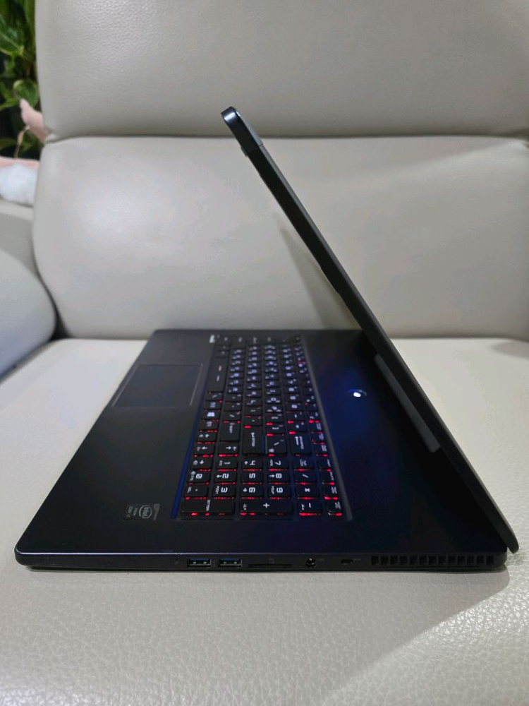 17인치 고성능 i7 사무/게이밍 노트북(16GB,1.25B,새배터리) 이미지