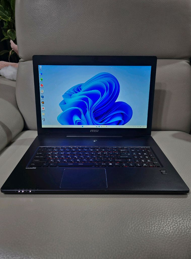 17인치 고성능 i7 사무/게이밍 노트북(16GB,1.25B,새배터리) 이미지