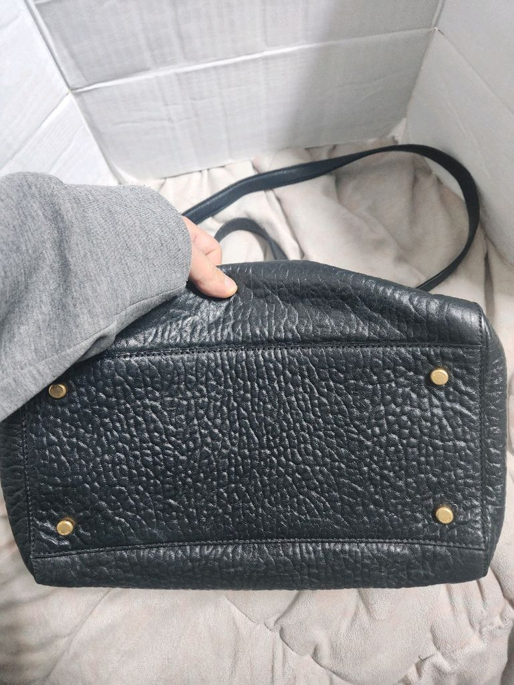 레더 숄더백 쿠론 이미지
