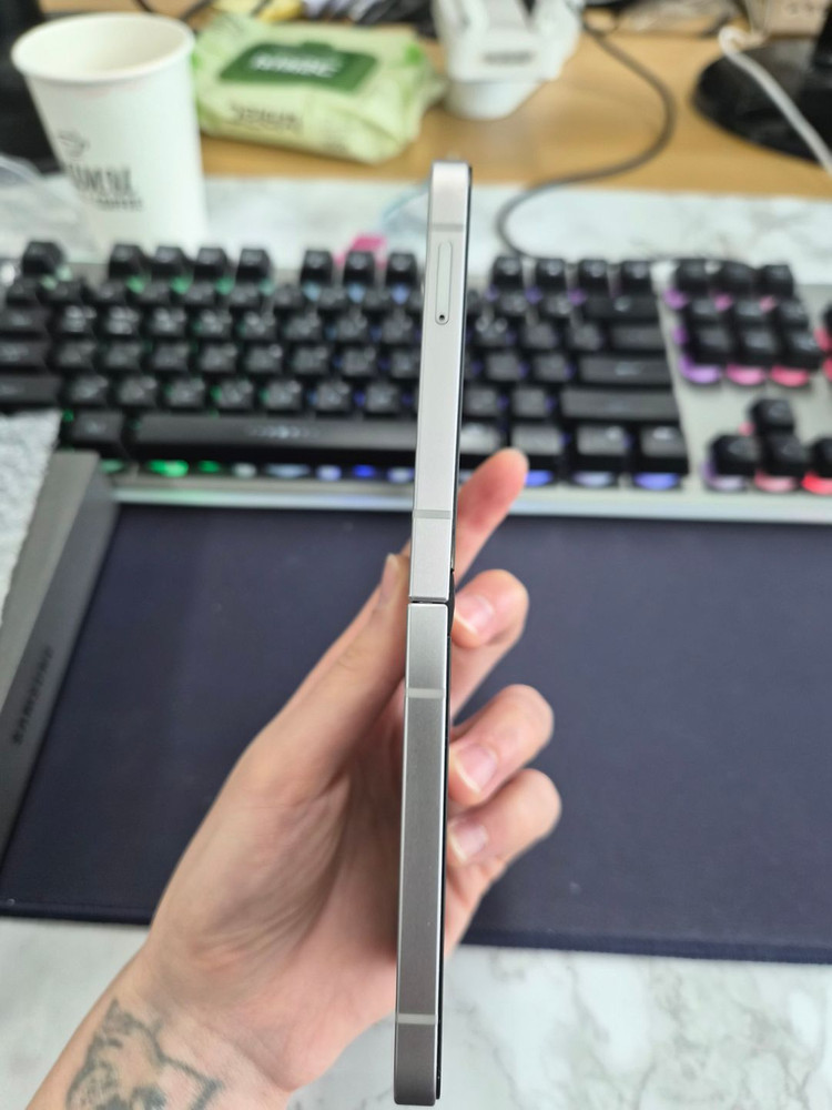 갤럭시 Z플립6 256GB_실버 이미지