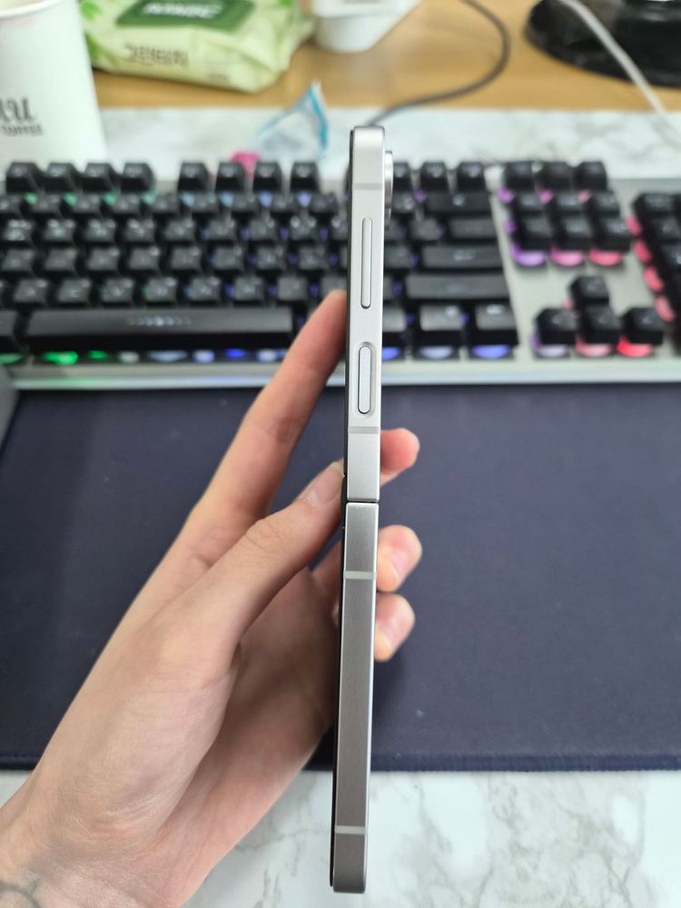 갤럭시 Z플립6 256GB_실버 이미지
