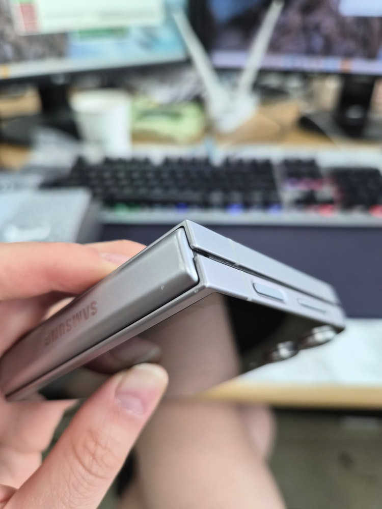 갤럭시 Z플립6 256GB_실버 이미지