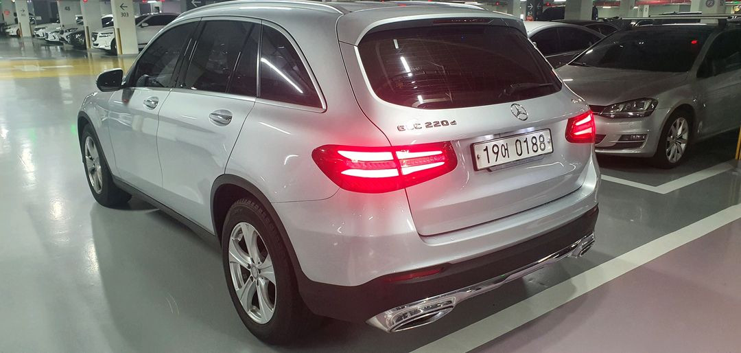 벤츠 GLC220D 4MATIC 판매 합니다 이미지