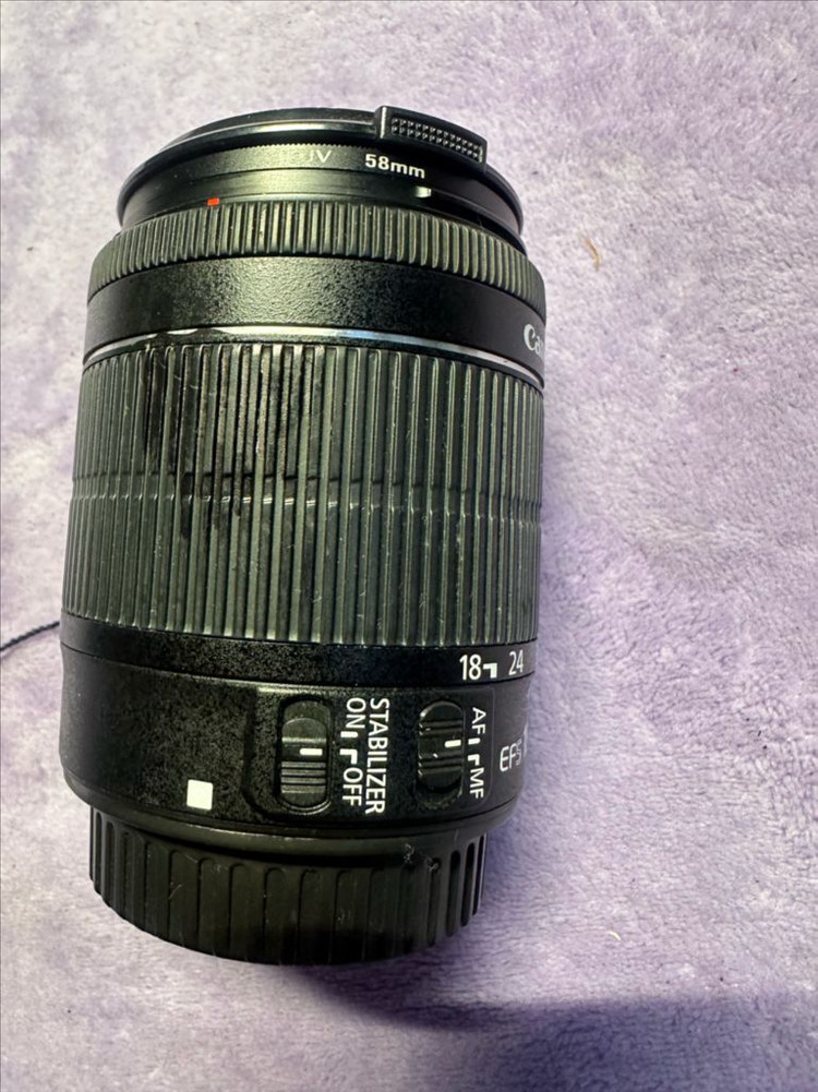 캐논 DSLR 표준번들렌즈 EF-S 18-55mm IS 필터캡포함 팝니다캐논 크롭 바디용 표준 번들 렌즈인 EF-S 이미지