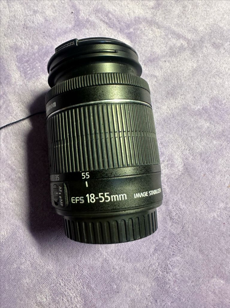 캐논 DSLR 표준번들렌즈 EF-S 18-55mm IS 필터캡포함 팝니다캐논 크롭 바디용 표준 번들 렌즈인 EF-S 이미지