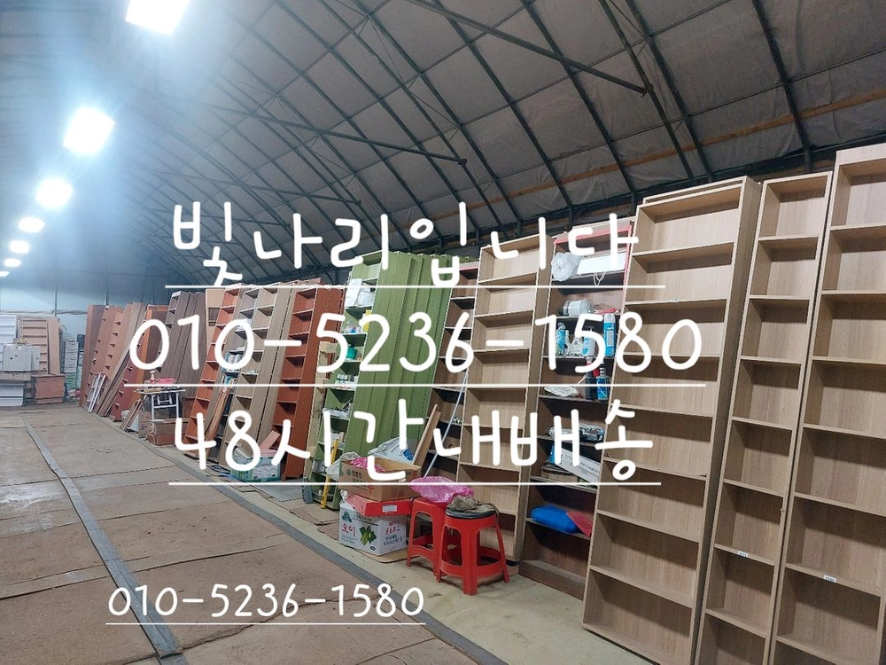 중고만화 책장 만화카페 책장 이미지