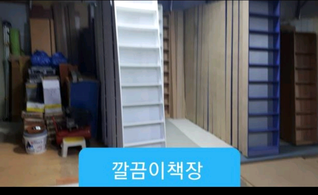 중고만화 책장 만화카페 책장 이미지