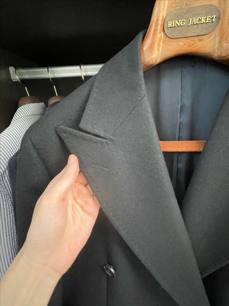 수트 서플라이(SUIT SUPPLY) 울캐시미어 블랙 더블브레스티드 코트 이미지