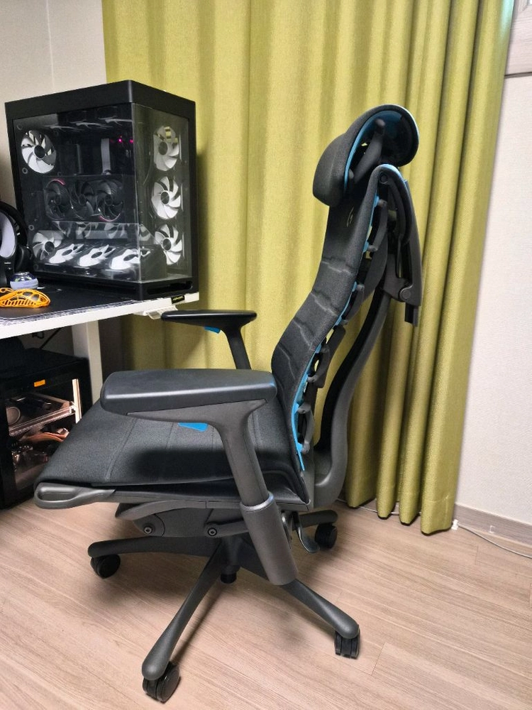(2025년4월구입)허먼밀러 엠바디 게이밍 의자 블랙 색상. 이미지