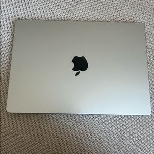 맥북 프로 14 m4 pro칩 실버 24GB 1TB 이미지