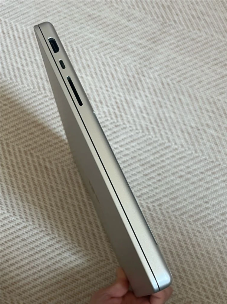 맥북 프로 14 m4 pro칩 실버 24GB 1TB 이미지