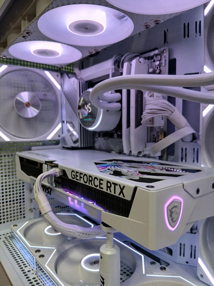 미사용 ) 9800X3D & RTX5070TI 컴퓨터 PC 이미지