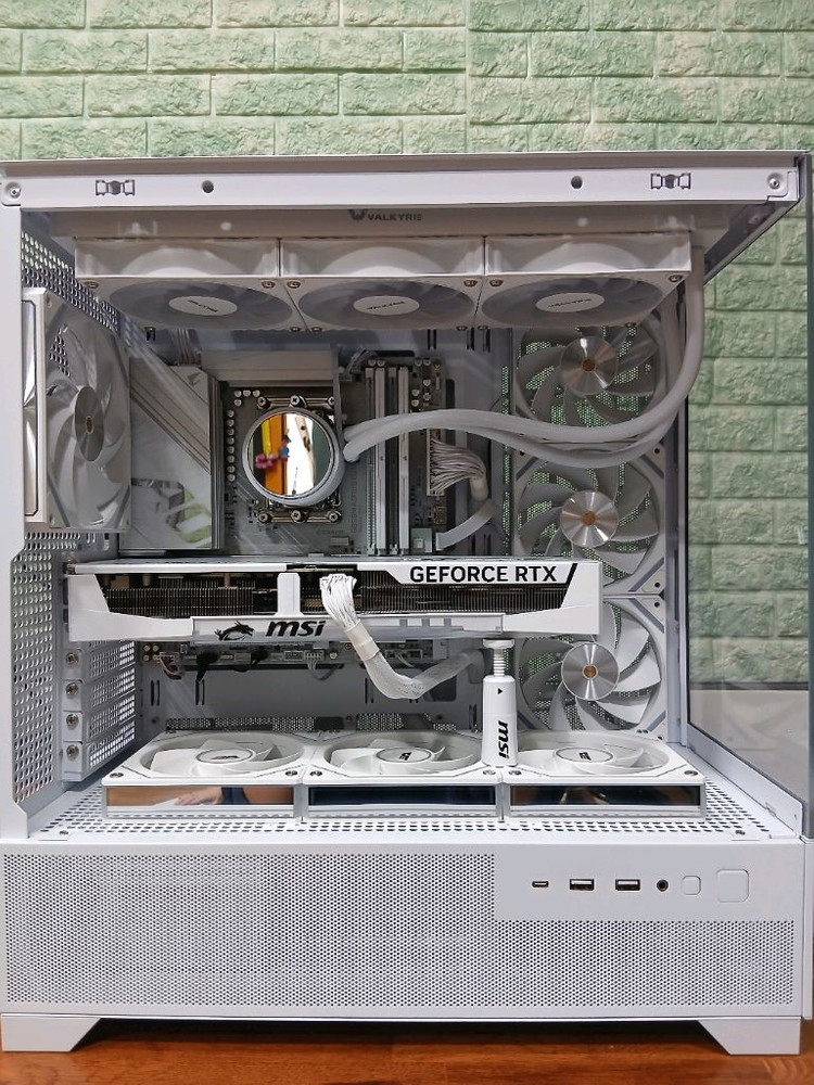 미사용 ) 9800X3D & RTX5070TI 컴퓨터 PC 이미지