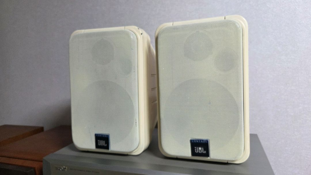 JBL Control CM52 스피커입니다 이미지