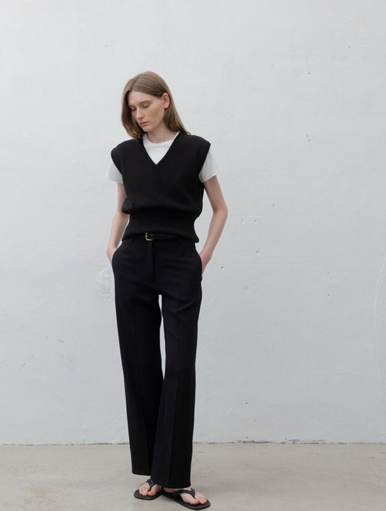 LE17 V NECK KNIT VEST 베스트 이미지