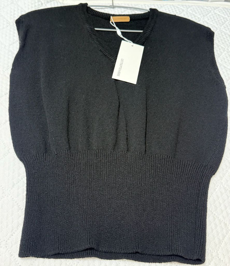 LE17 V NECK KNIT VEST 베스트 이미지