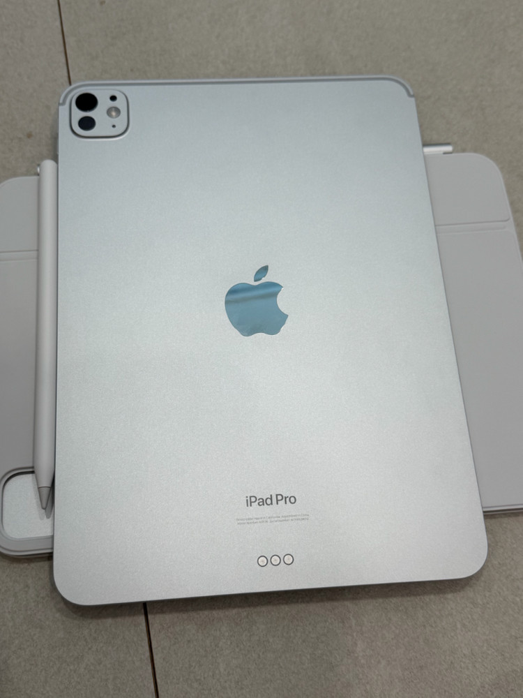 Apple iPad Pro 11인치 M4 256GB 실버 (애플펜슬 프로) + 매직키보드 이미지