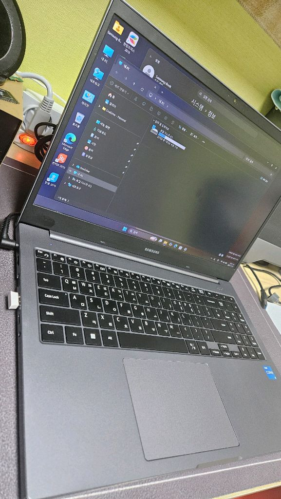 삼성노트북 플러스2.11세대 i5-8g-256g 배터리100% 상태좋음 이미지