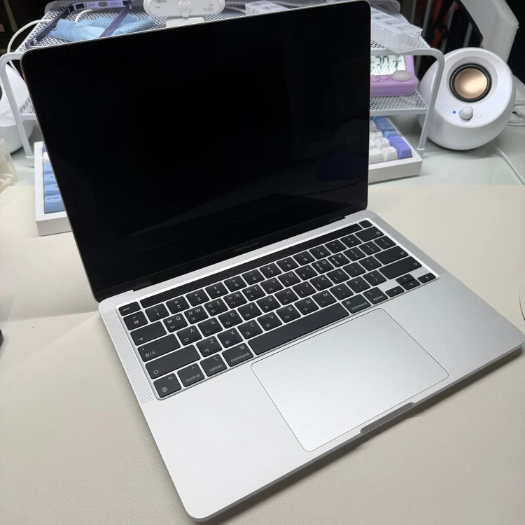 맥북 프로 m2 13인치 (16GB/1TB) 이미지