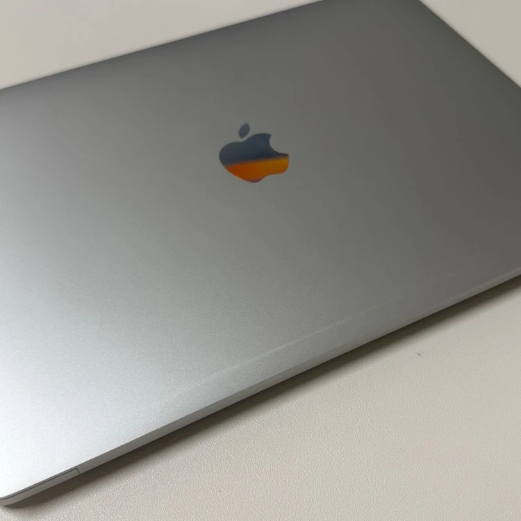 맥북 프로 m2 13인치 (16GB/1TB) 이미지
