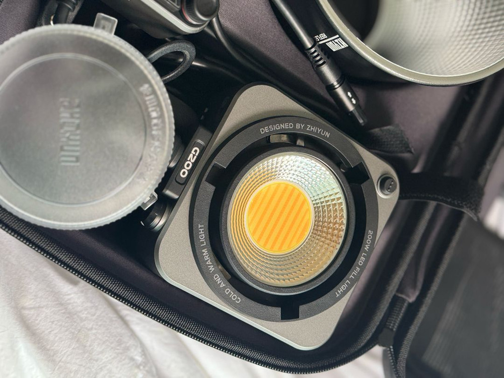 ZHIYUN 지윤 MOLUS G200 LED 라이트 팝니다 이미지