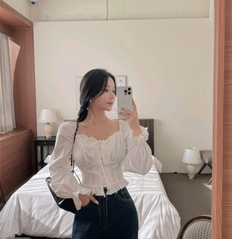 화이트 셔링 블라우스 이미지