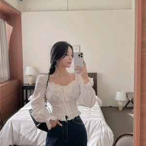 화이트 셔링 블라우스 이미지